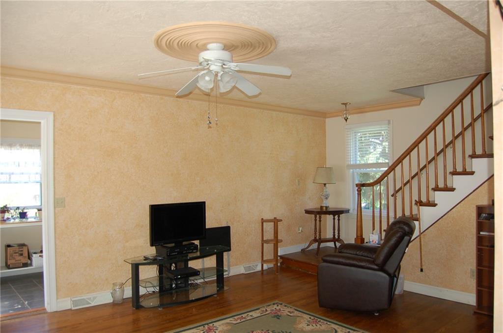 207 McMichael Road Carnegie, PA 15106 - Photo 9 of 18 Gallery Image 9