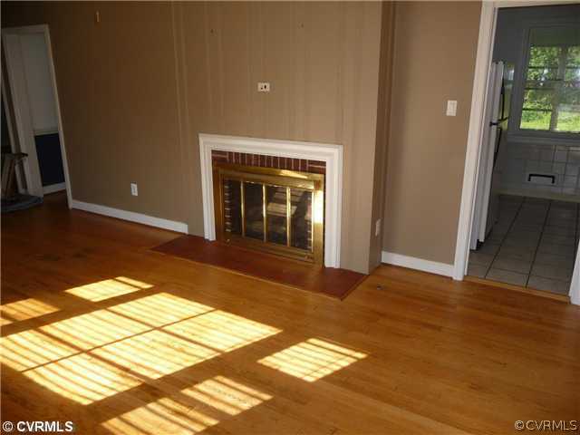 7704 Three Chopt Road Henrico, VA 23229 - Photo 3 of 12 Living Room