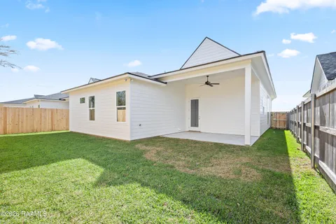 $300,000 | 242 Jagged Grove Lane, Youngsville, LA 70592