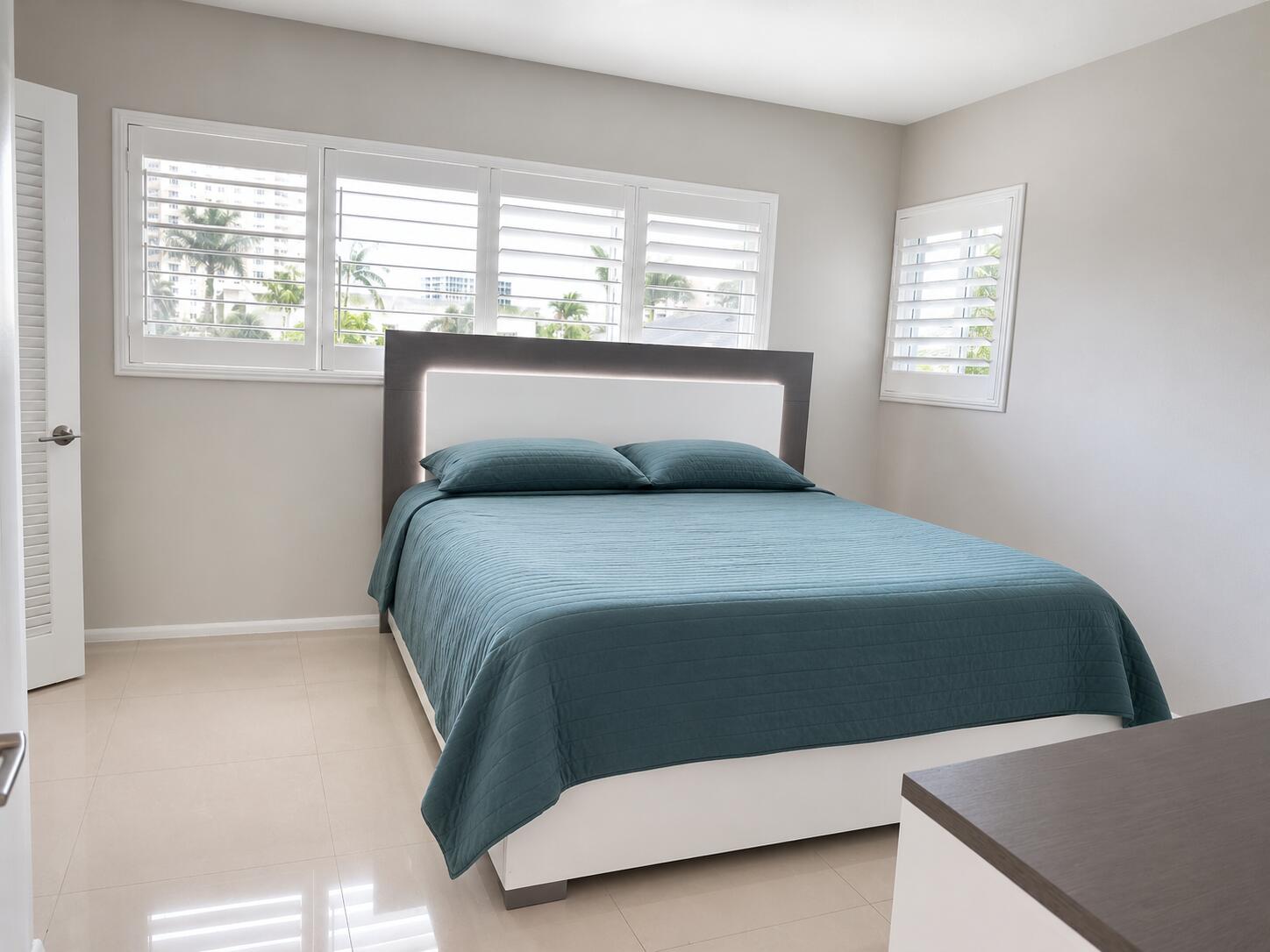 1201 South Riverside Drive, Unit 307 Pompano Beach, FL 33062 - Photo 7 of 12 Master Bed