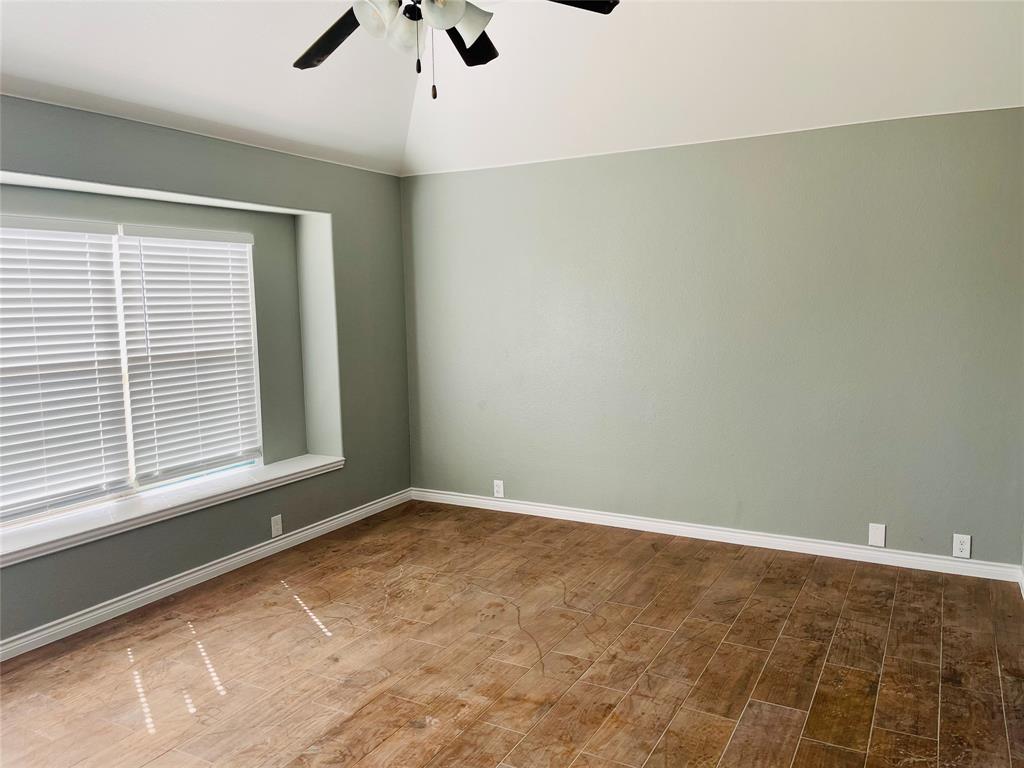 548 Kerry Street Crowley, TX 76036 - Photo 26 of 35