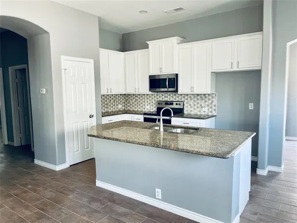 $2,600 | 548 Kerry Street, Crowley, TX 76036