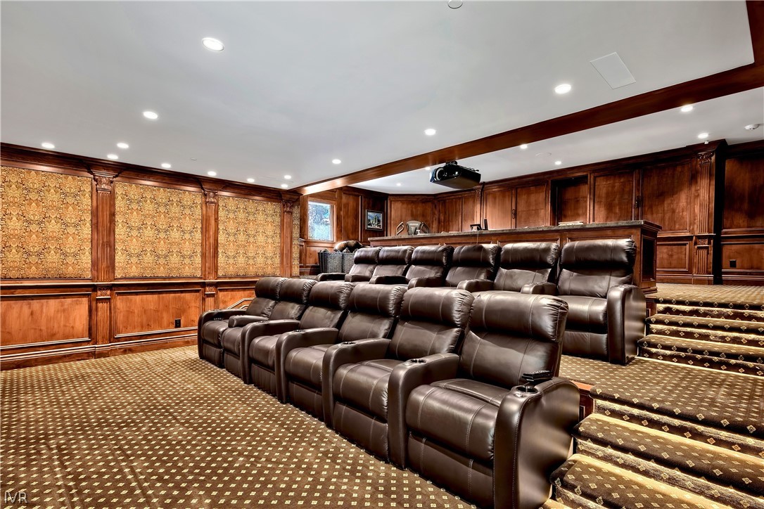 32 Crystal Drive Crystal Bay, NV 89402 - Photo 20 of 35 a living room with furniture