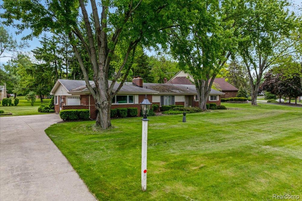 23970 Woodham Road Novi, MI 48374 - Photo 5 of 47