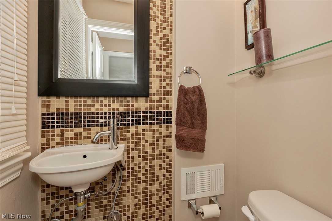 3886 Bethany Road Cleveland, OH 44118 - Photo 18 of 35