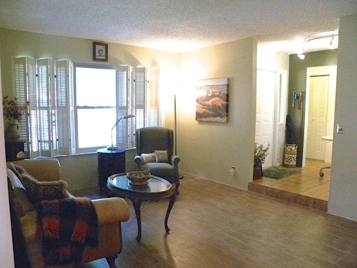 3098 Northwest 25th Way Boca Raton, FL 33434 - Photo 13 of 45 Living Room
