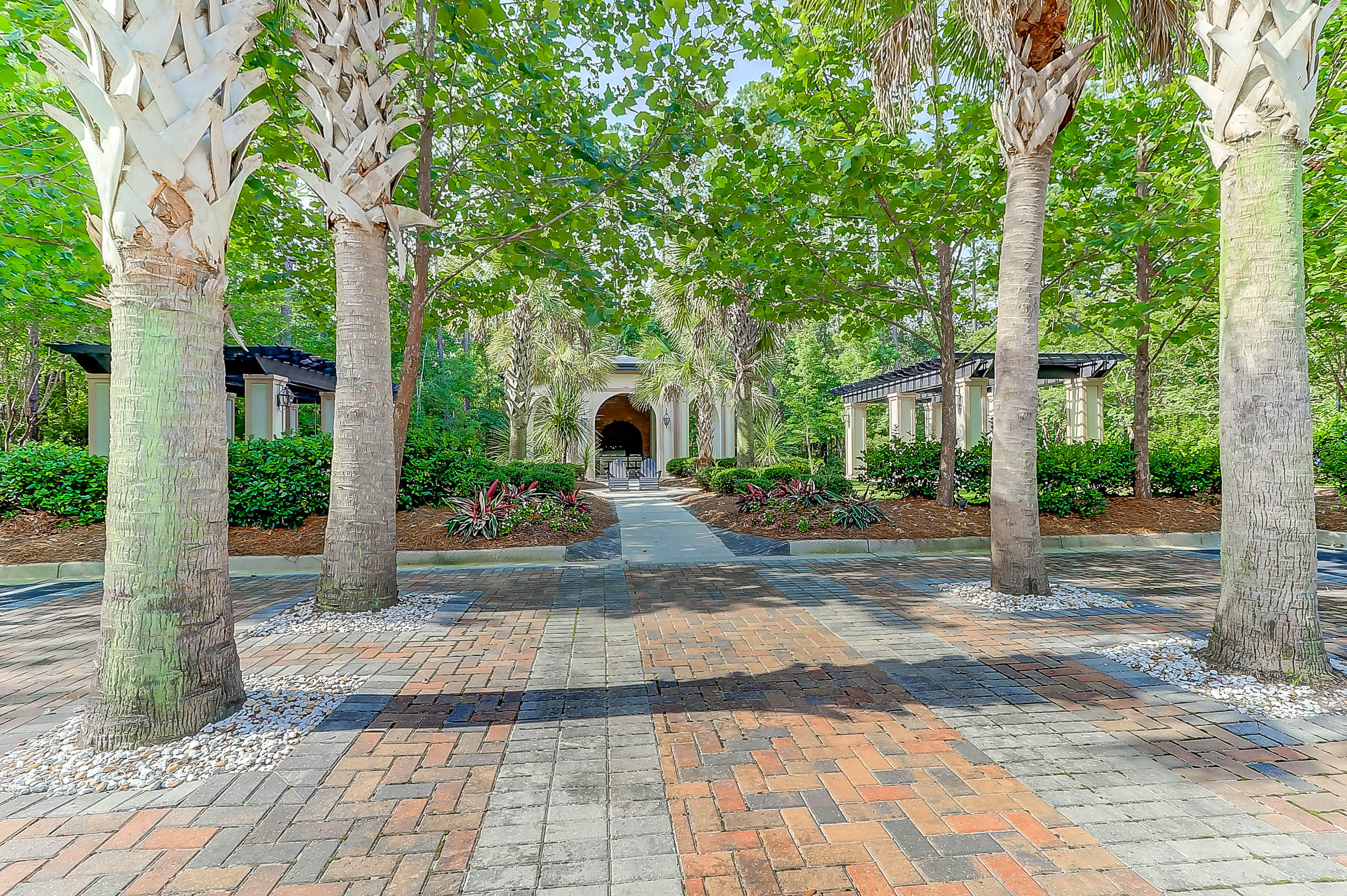 1810 Basildon Road Mount Pleasant, SC 29466 - Photo 23 of 32 Amenities