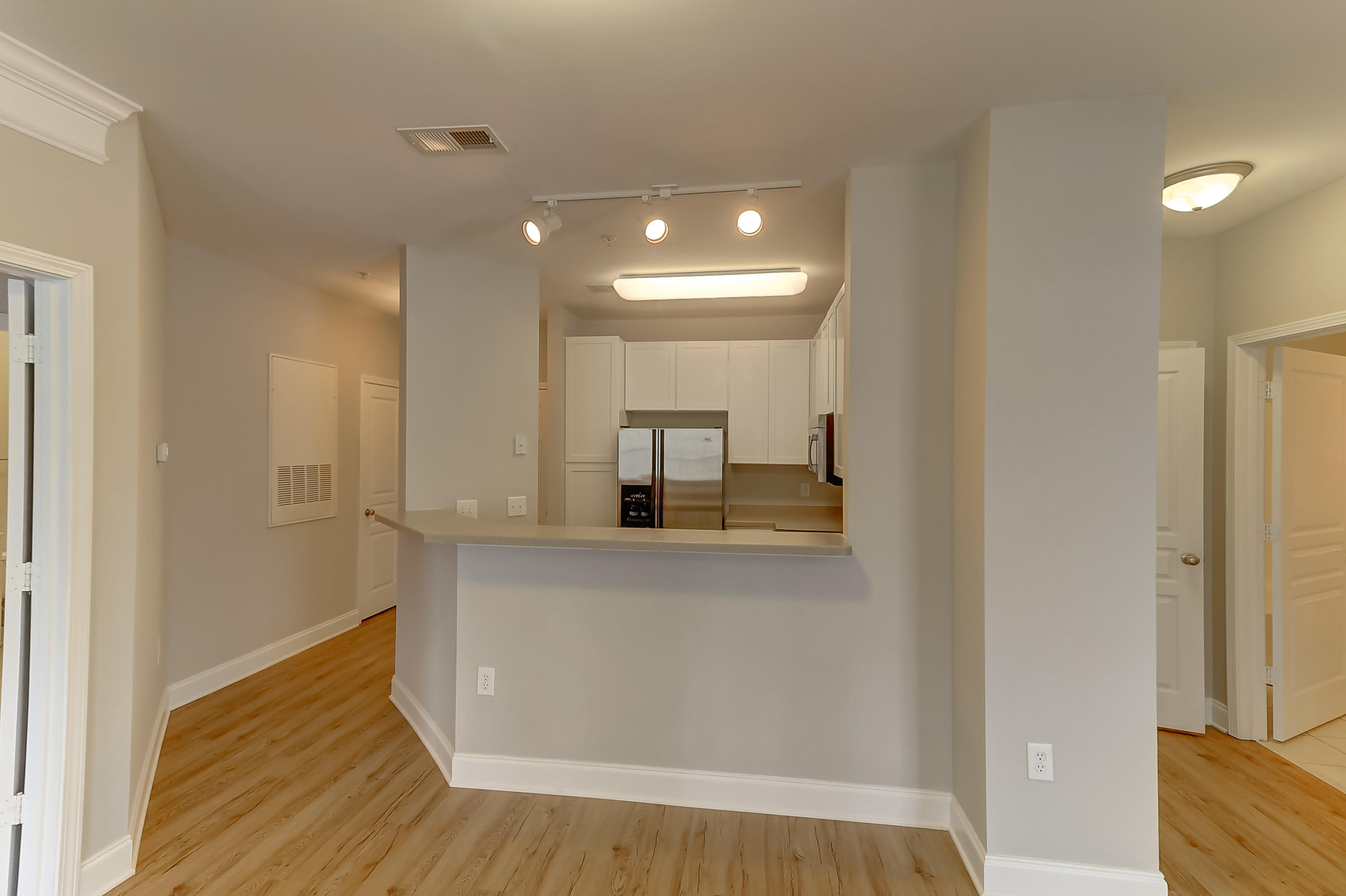 1810 Basildon Road Mount Pleasant, SC 29466 - Photo 7 of 32 Kitchen