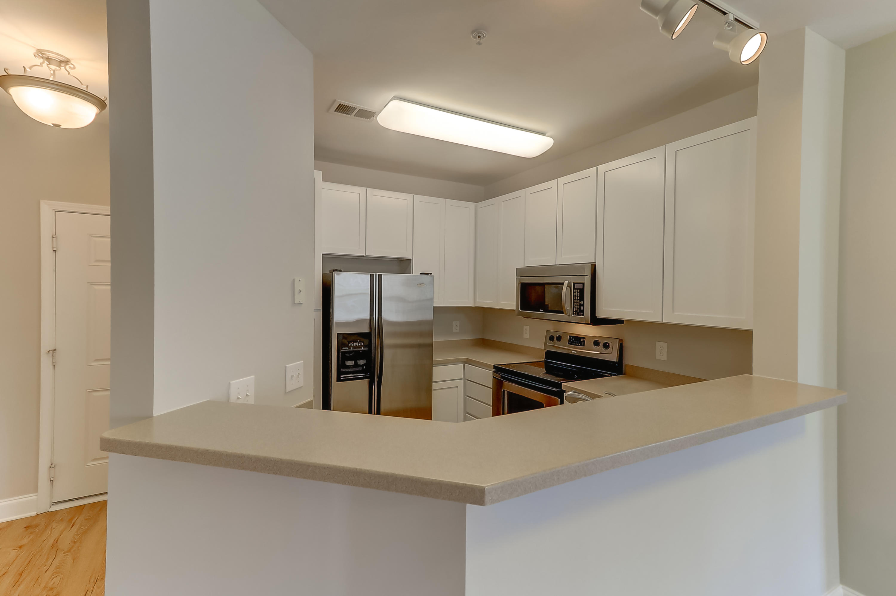 1810 Basildon Road Mount Pleasant, SC 29466 - Photo 8 of 32 Kitchen