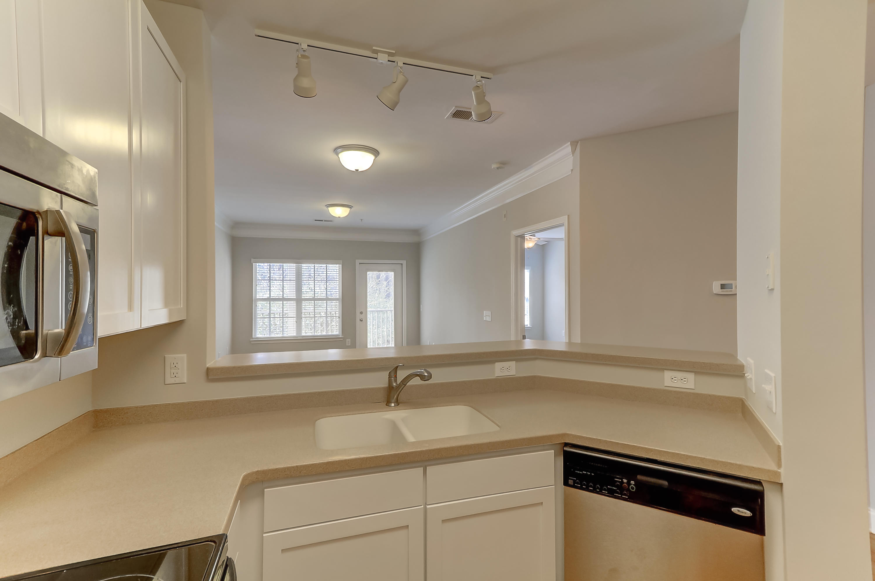 1810 Basildon Road Mount Pleasant, SC 29466 - Photo 9 of 32 Kitchen