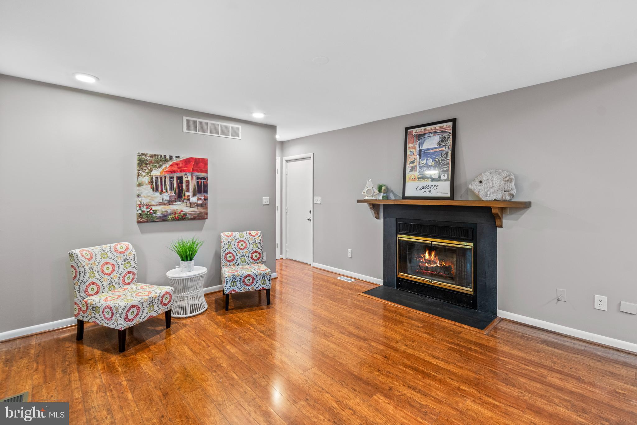 1132 Bay Ridge Road Annapolis, MD 21403 - Photo 8 of 49 Large beautiful family room with firepalce