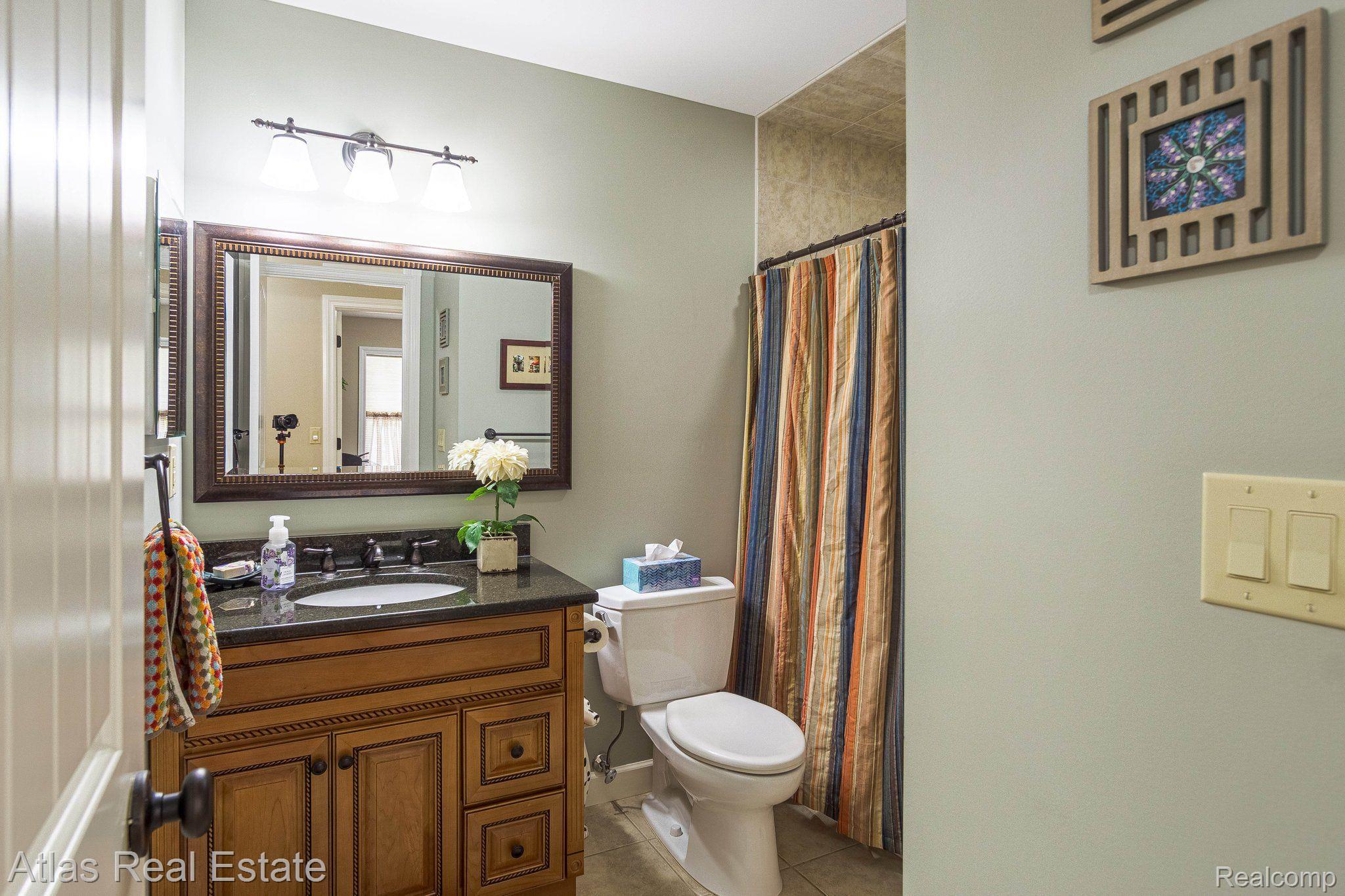 10114 Ridge Road Goodrich, MI 48438 - Photo 35 of 67 Full bath with tub/shower