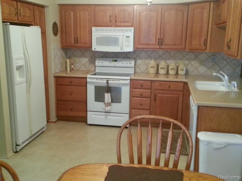 30553 Hayes Road Warren, MI 48088 - Photo 9 of 18 20140908_111510.jpg