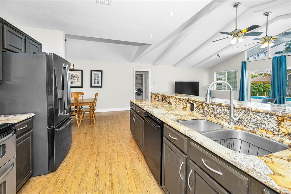 7692 132nd Way Seminole, FL 33776 - Photo 10 of 37