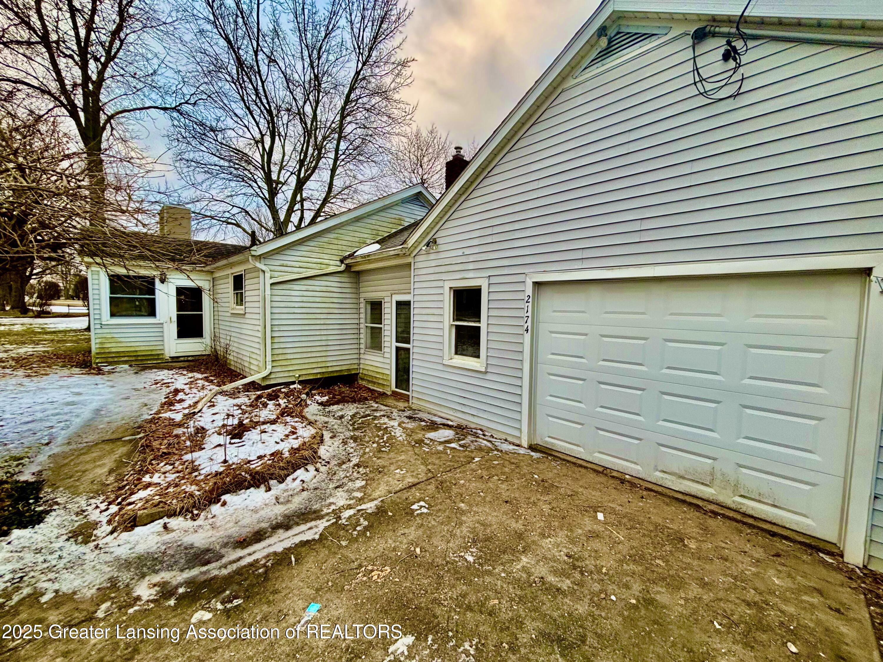 2174 South Cochran Road Charlotte, MI 48813 - Photo 10 of 38 IMG_1234