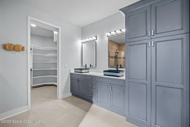 a view of an empty room with windows and cabinet