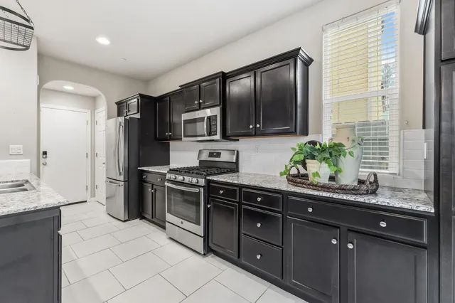 $414,900 | 1568 Lambourn Way, Clovis, CA 93619