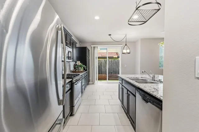 $414,900 | 1568 Lambourn Way, Clovis, CA 93619