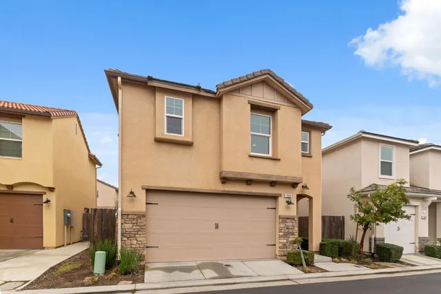 $414,900 | 1568 Lambourn Way, Clovis, CA 93619
