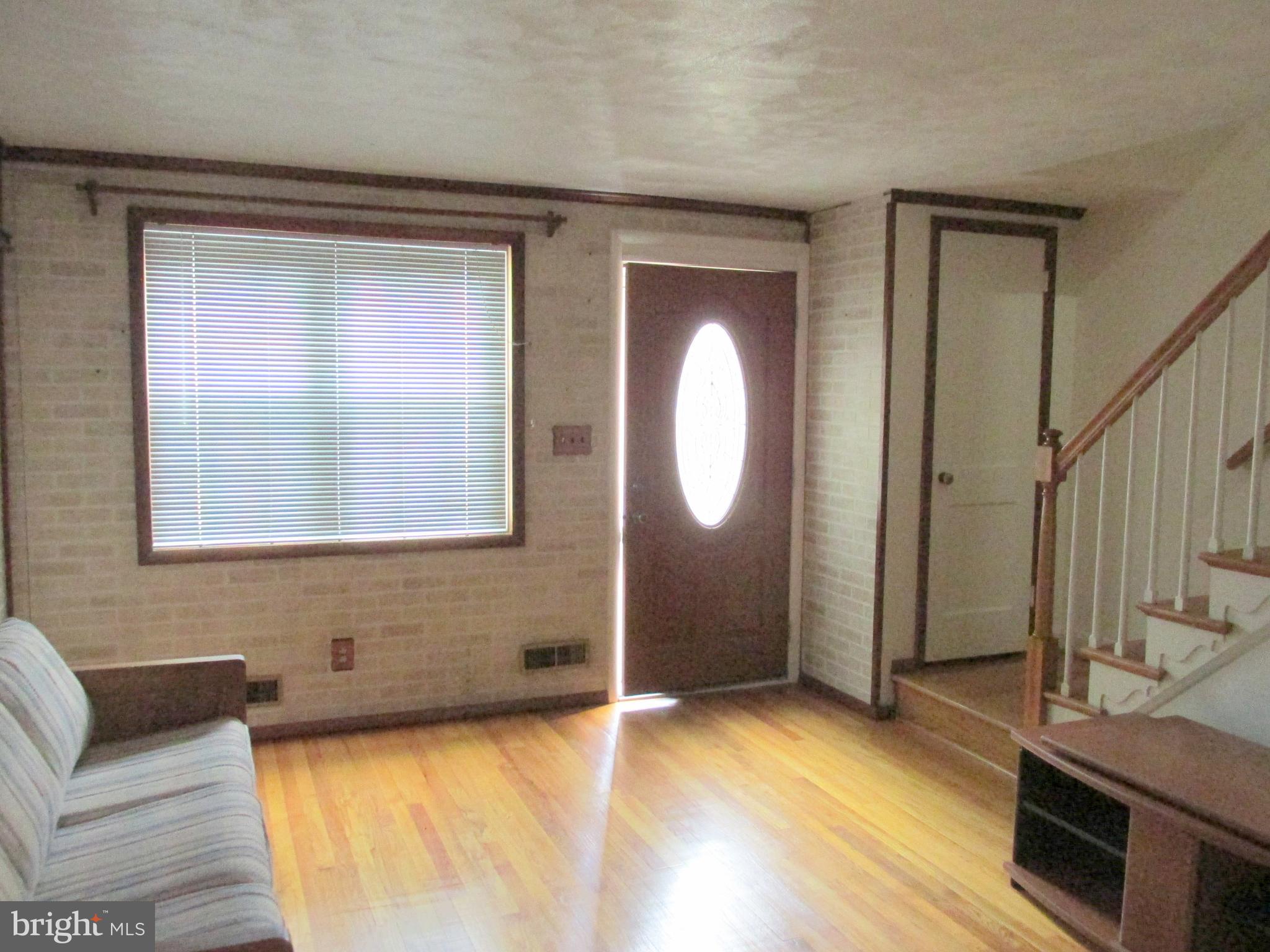 2331 Searles Road Baltimore, MD 21222 - Photo 3 of 30 Living room