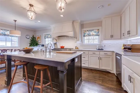 $2,699,000 | 6908 Lakeshore Drive, Dallas, TX 75214