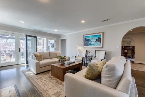 $2,699,000 | 6908 Lakeshore Drive, Dallas, TX 75214