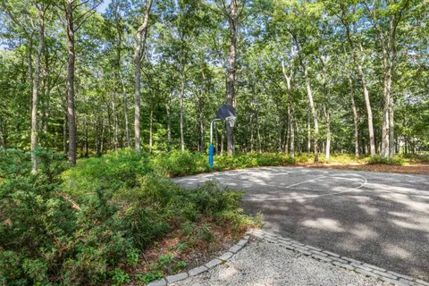 570 Rte 114, East Hampton, NY 11937