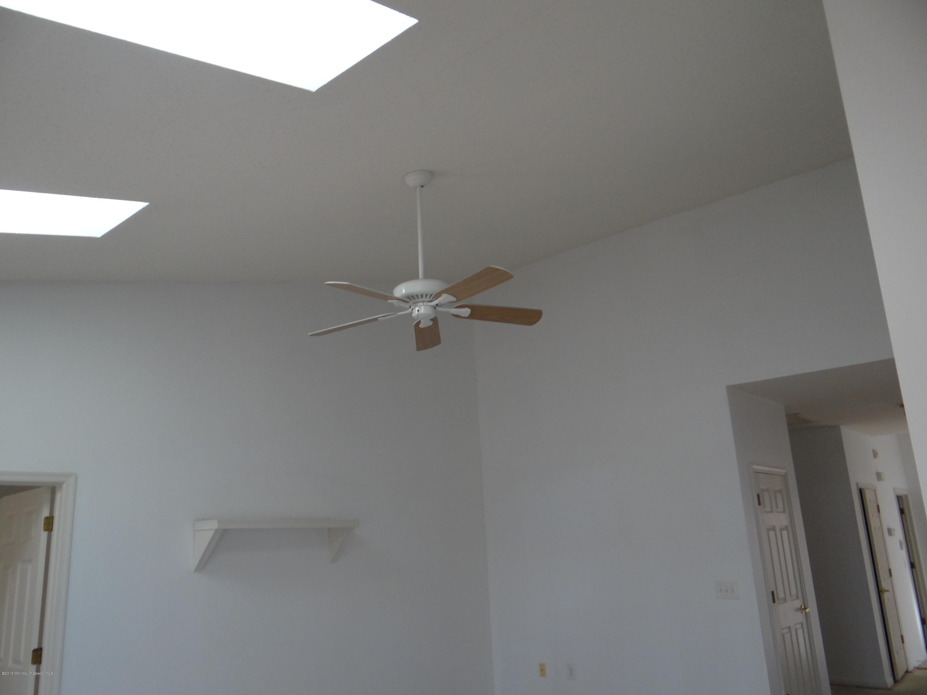 44 Merion Lane Jackson, NJ 08527 - Photo 11 of 19 Family Room