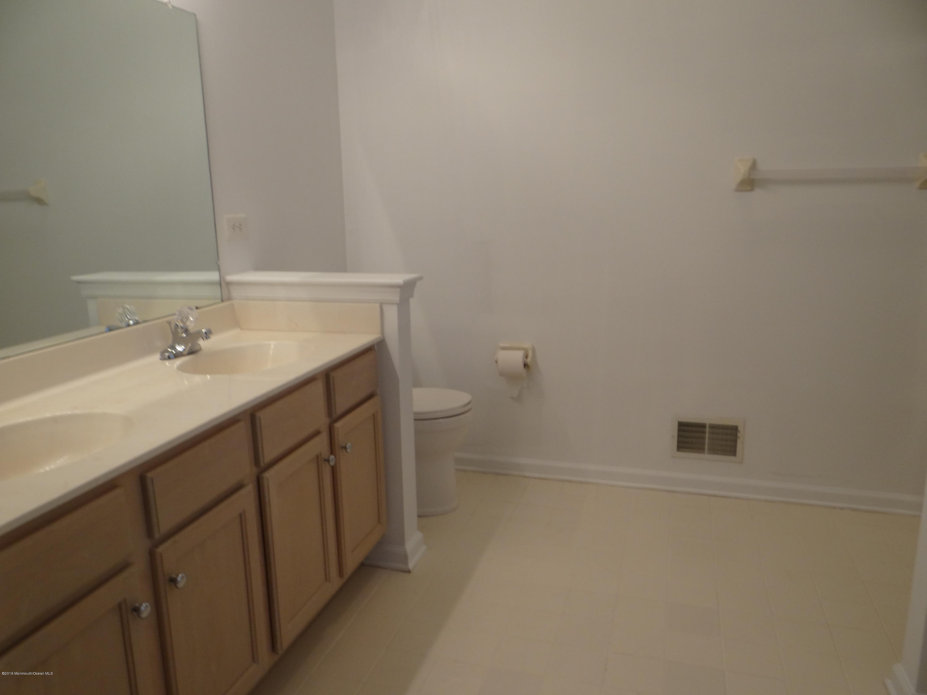 44 Merion Lane Jackson, NJ 08527 - Photo 15 of 19 Master Bath