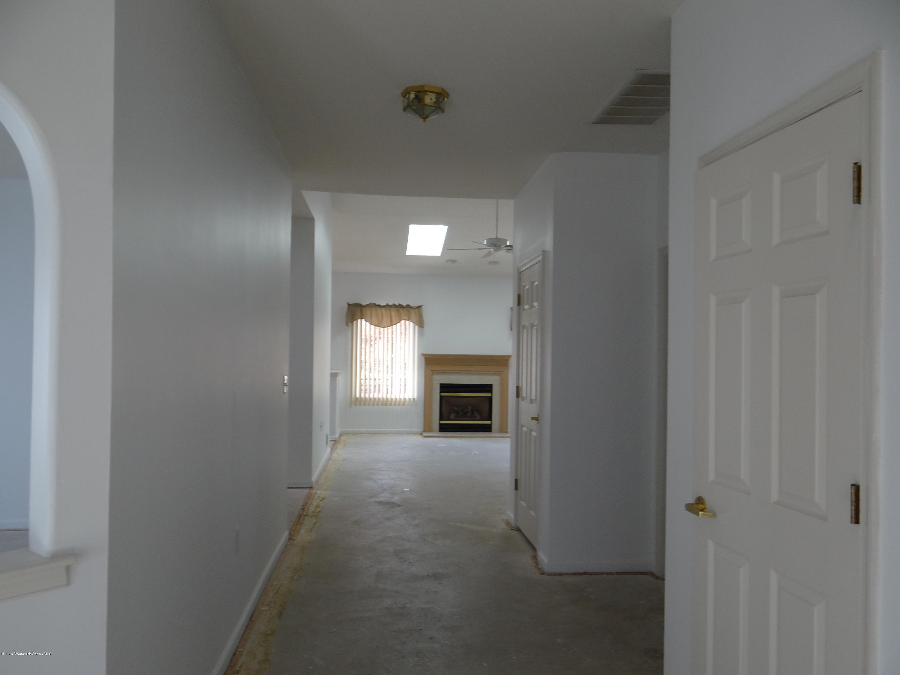 44 Merion Lane Jackson, NJ 08527 - Photo 19 of 19 Hallway View