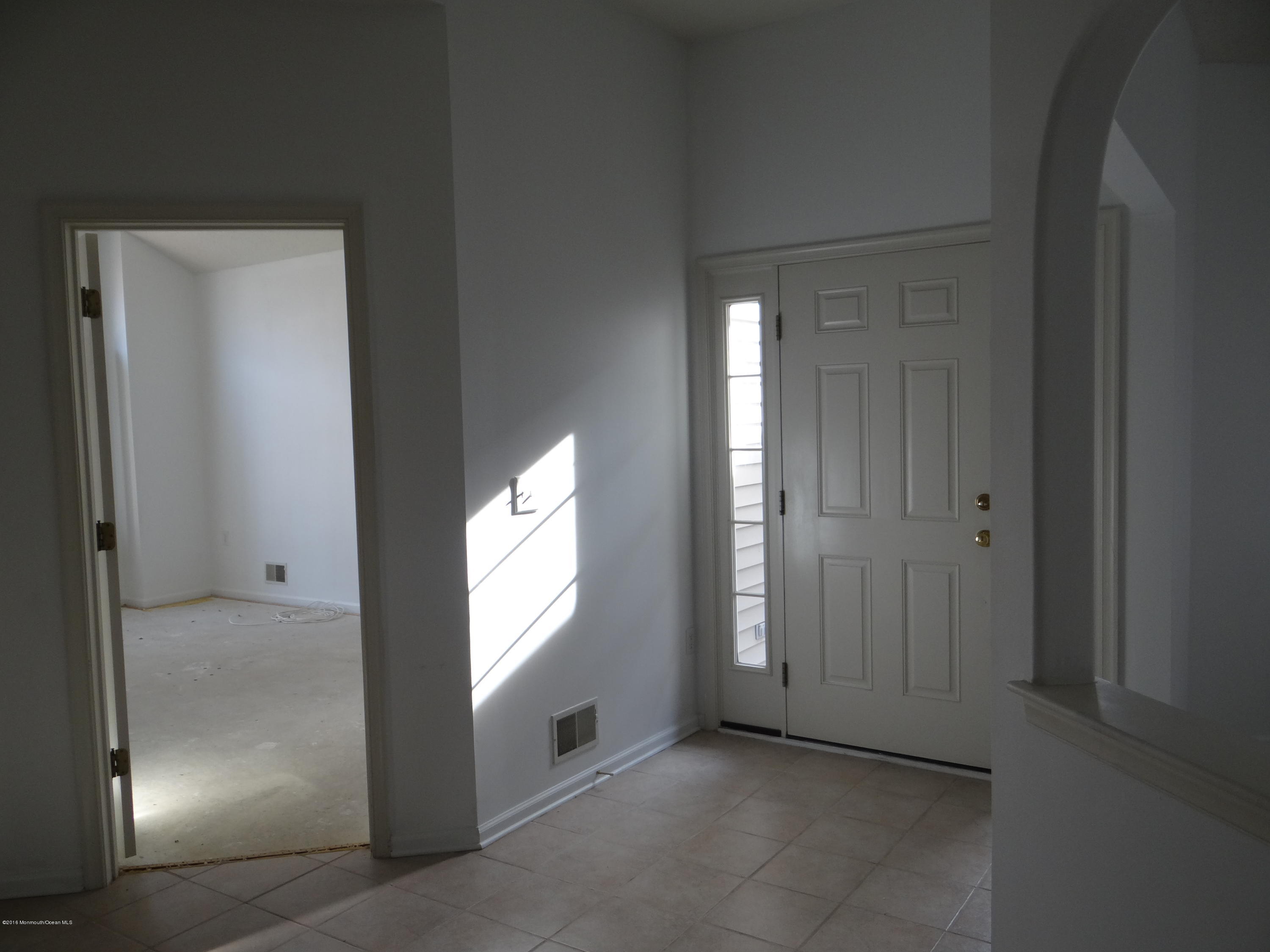44 Merion Lane Jackson, NJ 08527 - Photo 5 of 19 Foyer