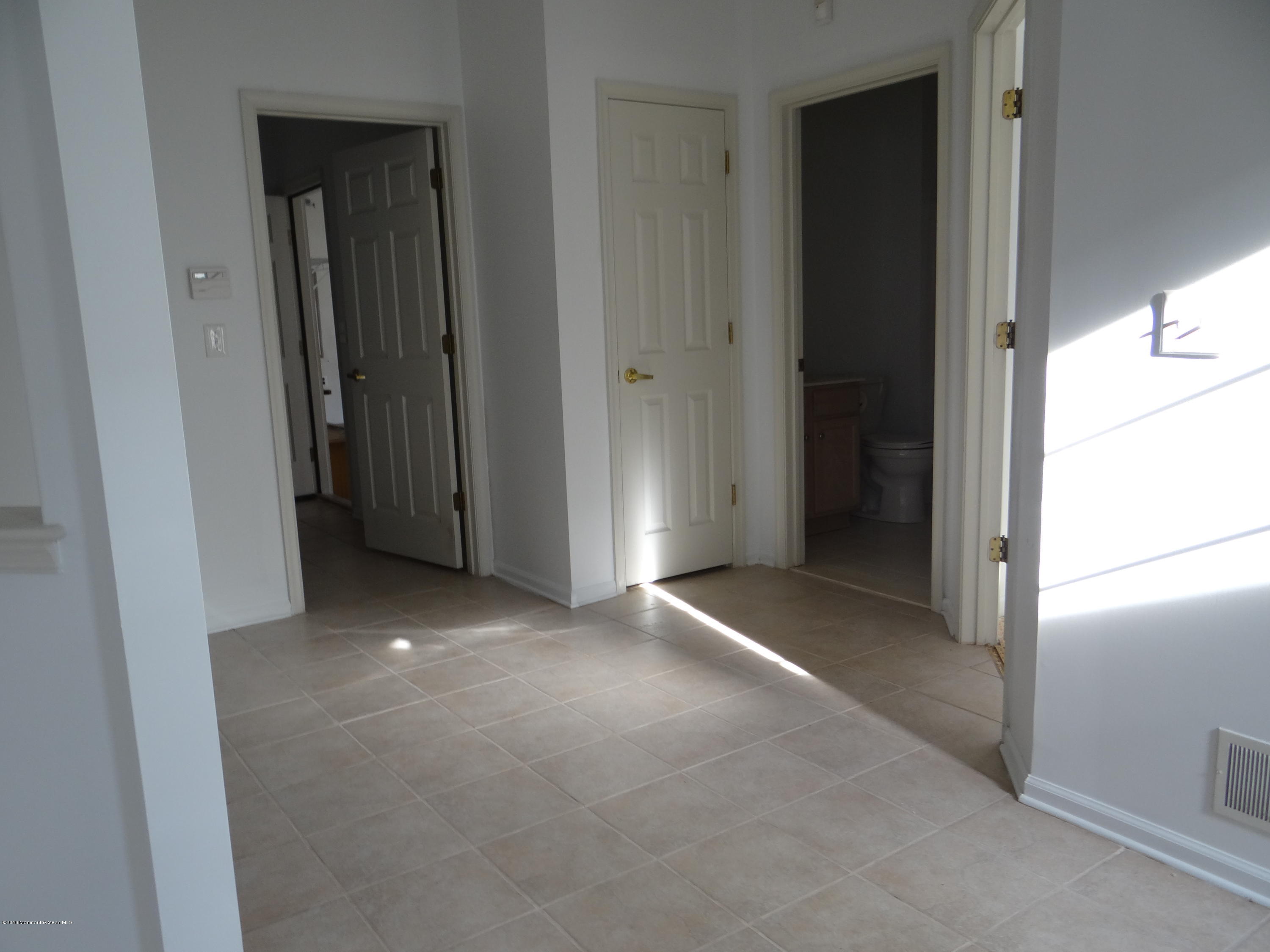 44 Merion Lane Jackson, NJ 08527 - Photo 6 of 19 Foyer