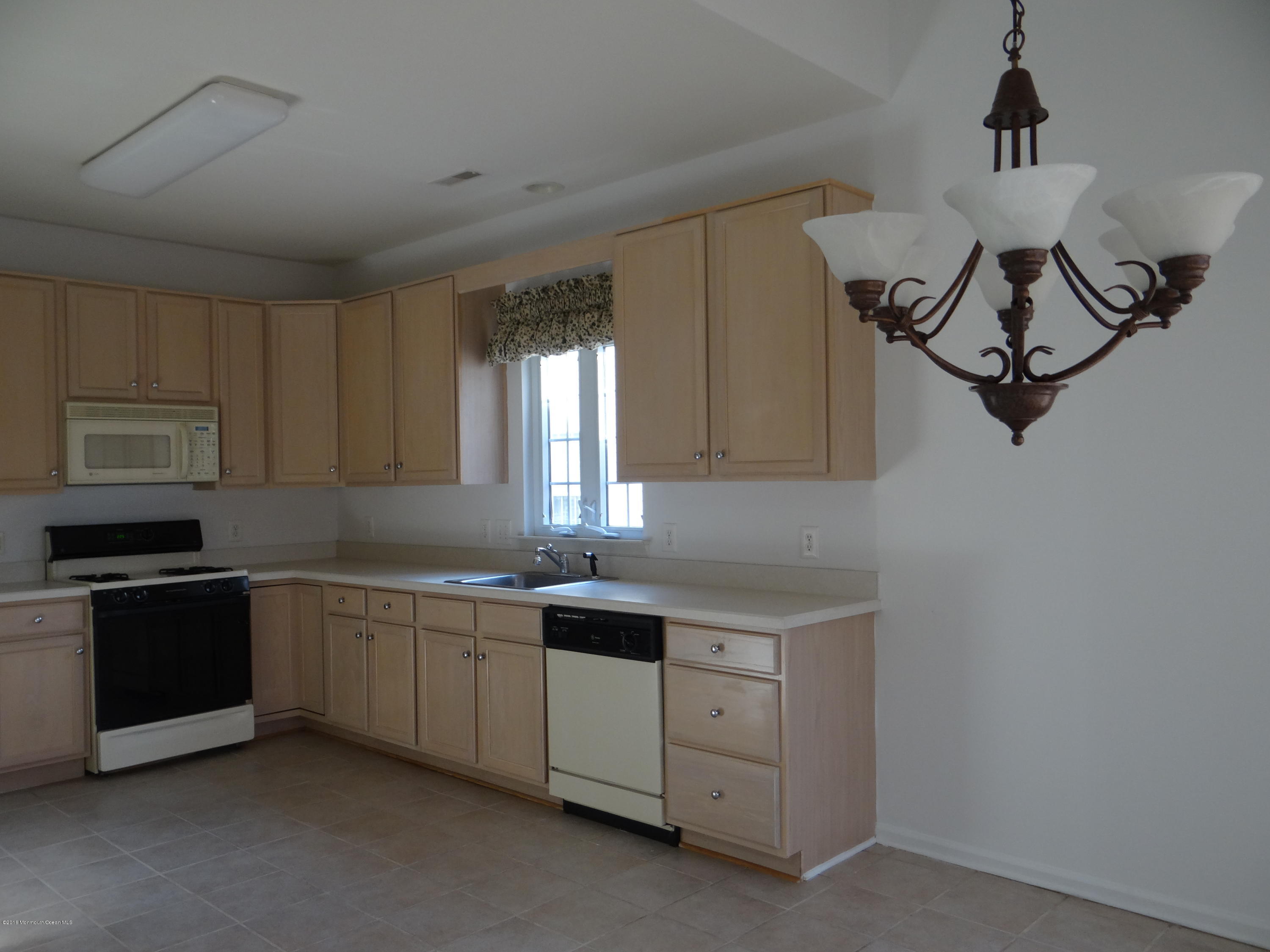 44 Merion Lane Jackson, NJ 08527 - Photo 7 of 19 DSC01115