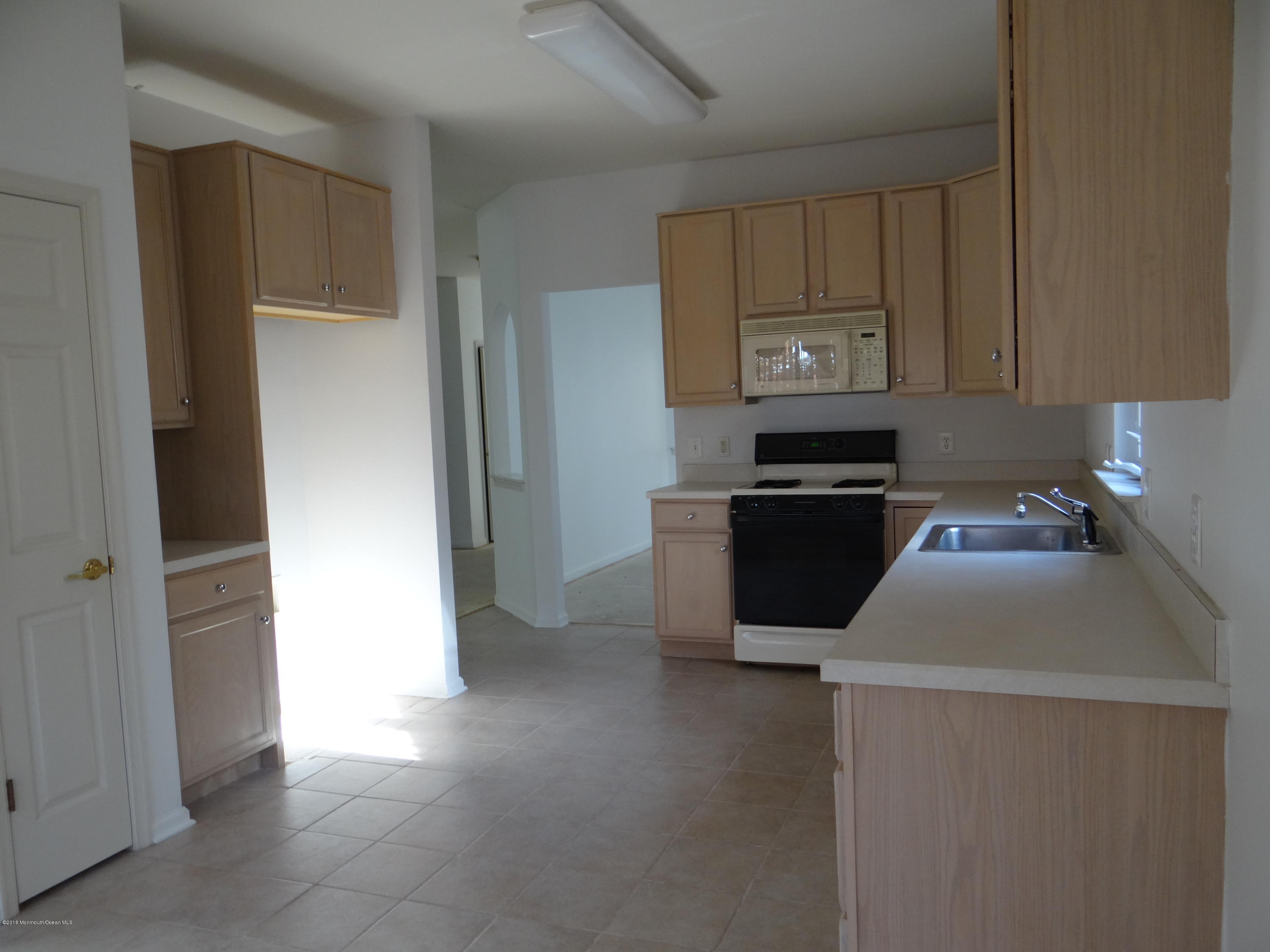 44 Merion Lane Jackson, NJ 08527 - Photo 8 of 19 Kitchen