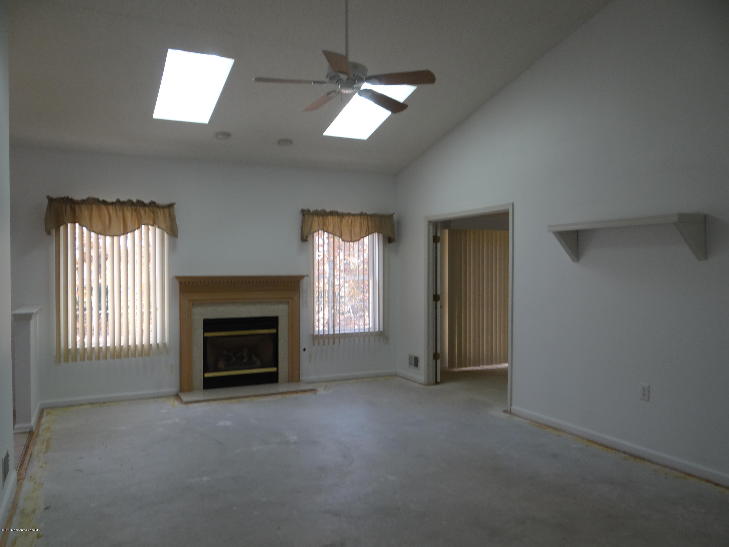 44 Merion Lane Jackson, NJ 08527 - Photo 10 of 19 Family Room