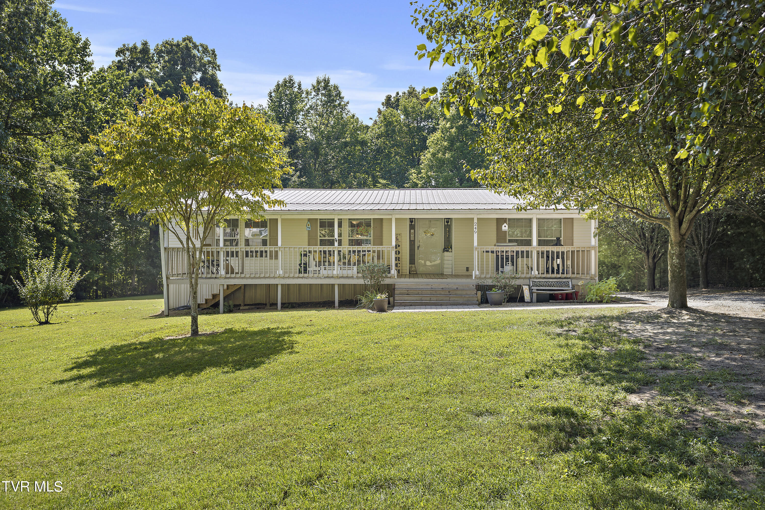 249 Shipley Road Church Hill, TN 37642 - Photo 2 of 44 128A0633