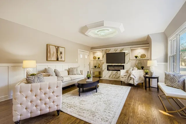 $875,000 | 9001 South Claremont Avenue, Chicago, IL 60643