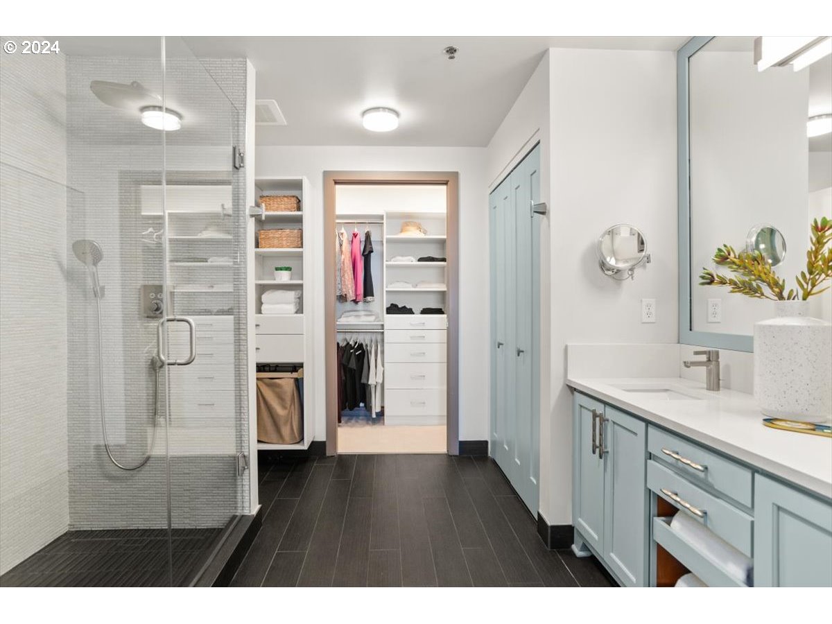 2454 Northwest Westover Road, Unit 5205 Portland, OR 97210 - Photo 19 of 33 a open hall with cabinets