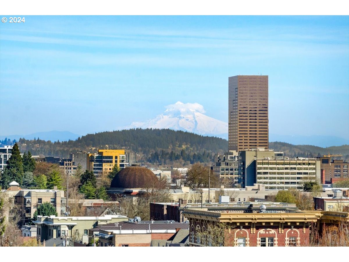 2454 Northwest Westover Road, Unit 5205 Portland, OR 97210 - Photo 2 of 33 a picture of city view