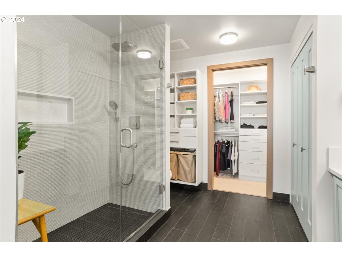 2454 Northwest Westover Road, Unit 5205 Portland, OR 97210 - Photo 21 of 33 a picture of a bathroom with a shower