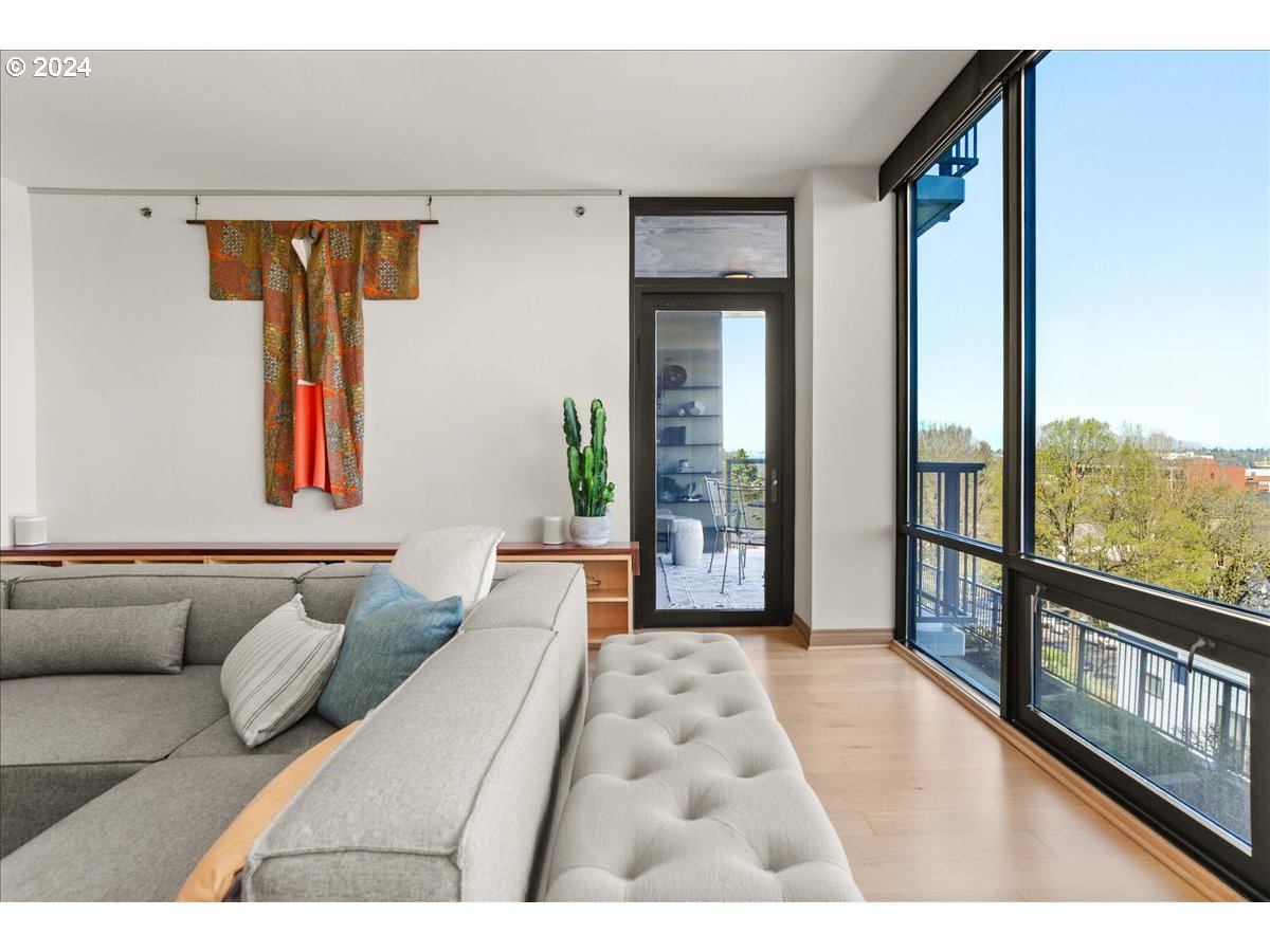 2454 Northwest Westover Road, Unit 5205 Portland, OR 97210 - Photo 25 of 33 a living room with furniture and a large window