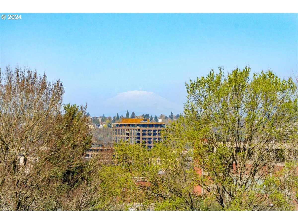 2454 Northwest Westover Road, Unit 5205 Portland, OR 97210 - Photo 28 of 33 a view of a city