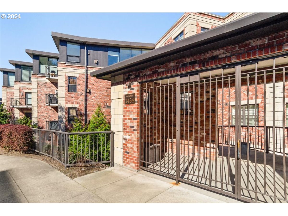 2454 Northwest Westover Road, Unit 5205 Portland, OR 97210 - Photo 31 of 33