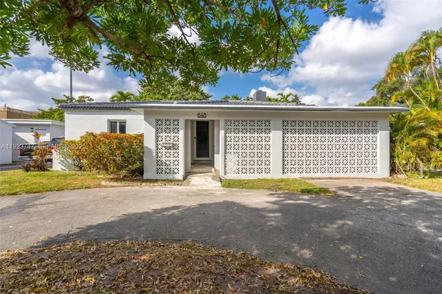 $4,800 | 648 South Drive, Miami Springs, FL 33166