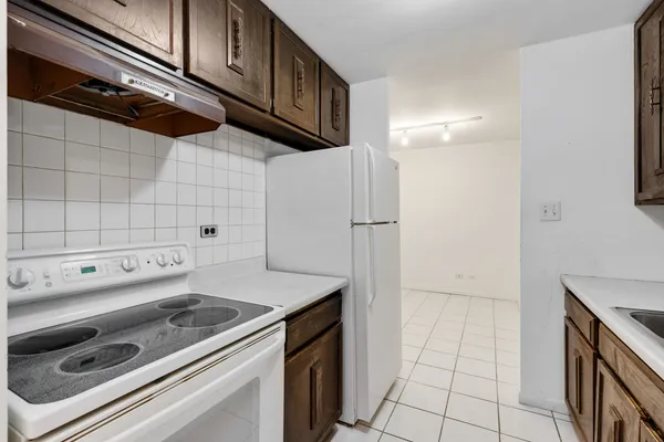$180,000 | 16 East Old Willow Road, Unit 202S, Prospect Heights, IL 60070