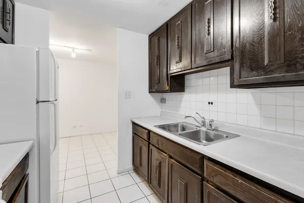 $180,000 | 16 East Old Willow Road, Unit 202S, Prospect Heights, IL 60070