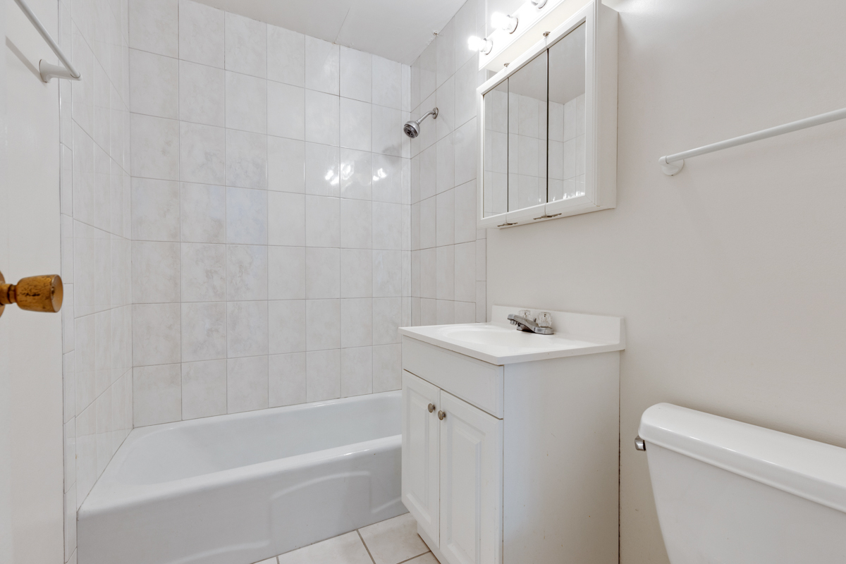 16 East Old Willow Road, Unit 202S Prospect Heights, IL 60070 - Photo 22 of 25 a bathroom with a sink a toilet and bathtub