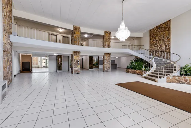 $180,000 | 16 East Old Willow Road, Unit 202S, Prospect Heights, IL 60070