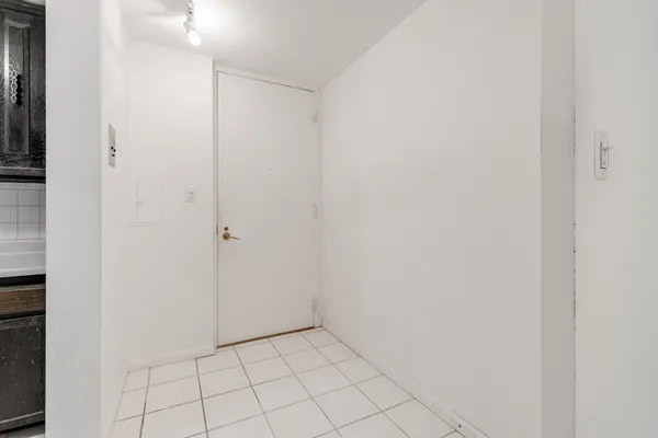 $180,000 | 16 East Old Willow Road, Unit 202S, Prospect Heights, IL 60070