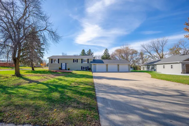 $397,000 | 206 Pine Street Southwest, New London, MN 56273